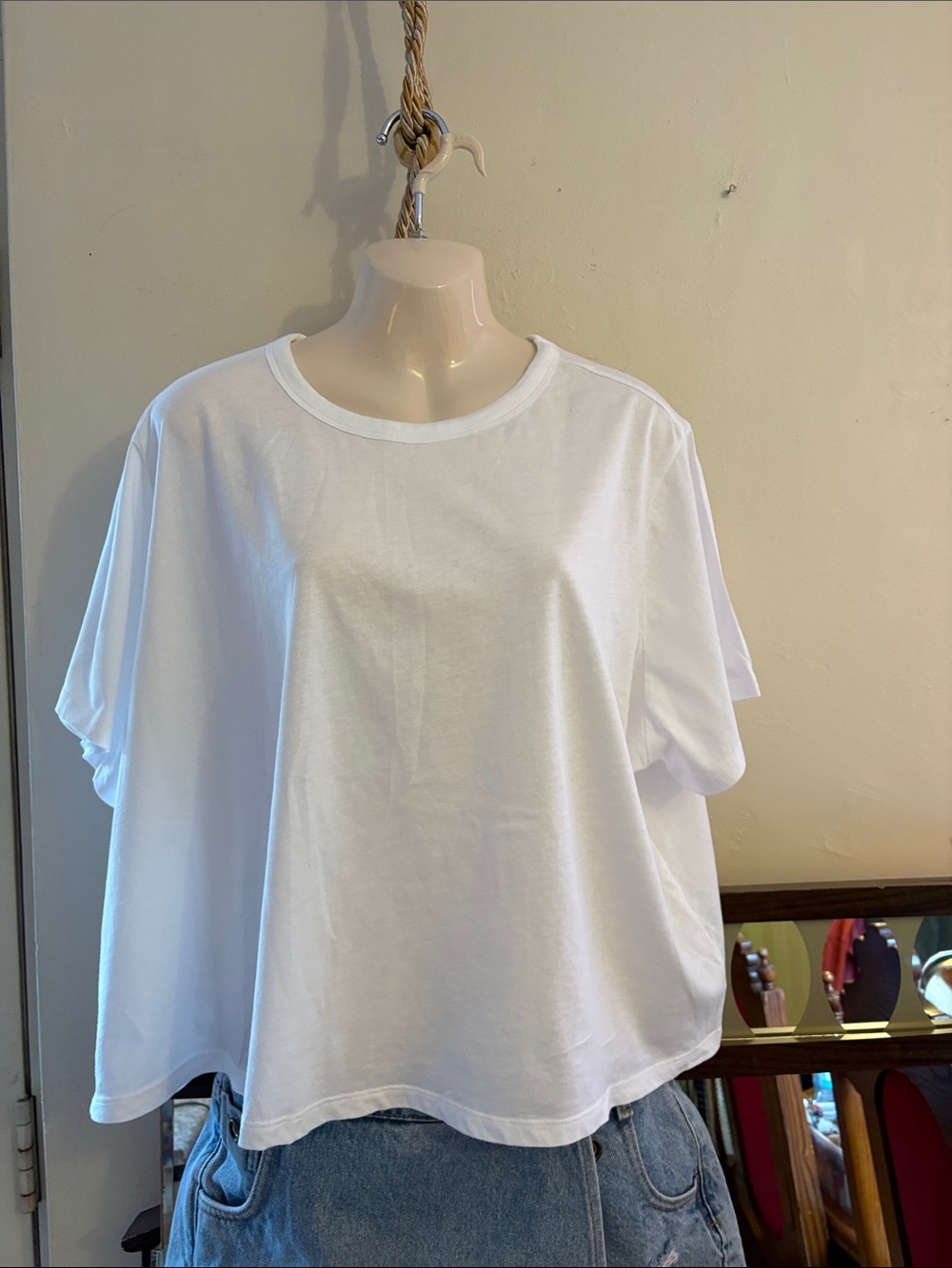 Old Navy White Women's Boxy Crew Neck Tee. Cotton